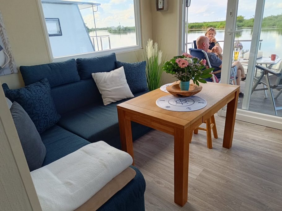Schlafcouch und Salon